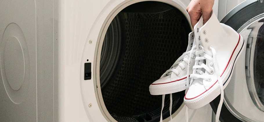 Schoenen in de wasmachine wassen
