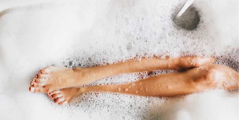 Hardnekkige vlekken in een badkuip schoonmaken