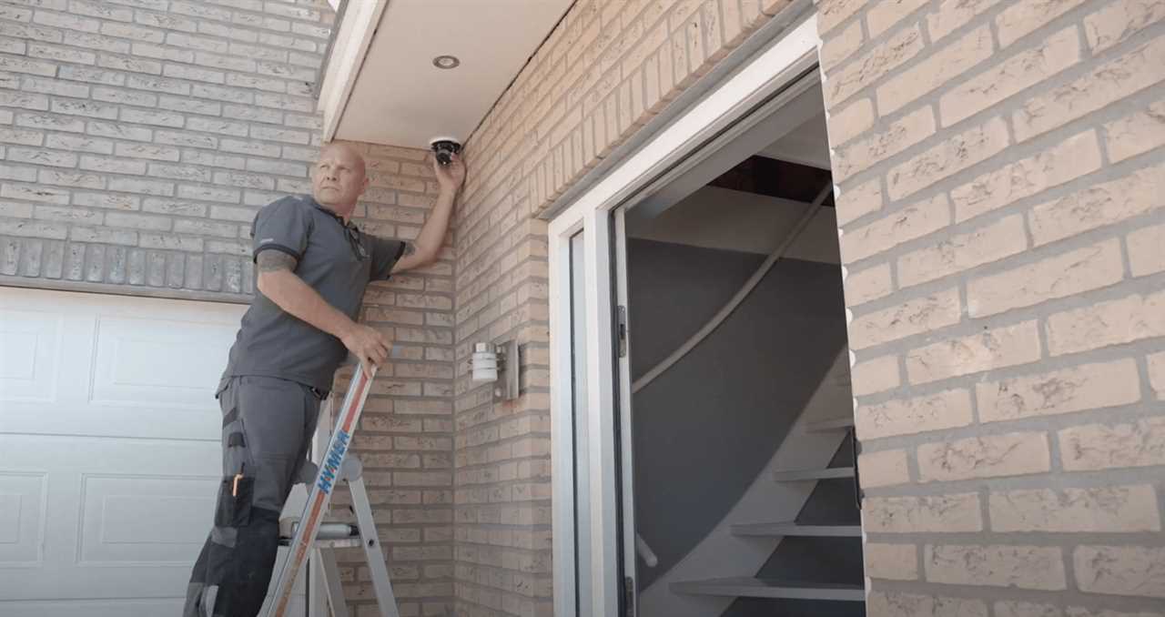 Een bewakingscamera voor een huis installeren