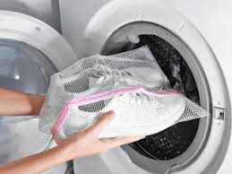 Wat zijn de voordelen van het drogen van schoenen in de droogtrommel?